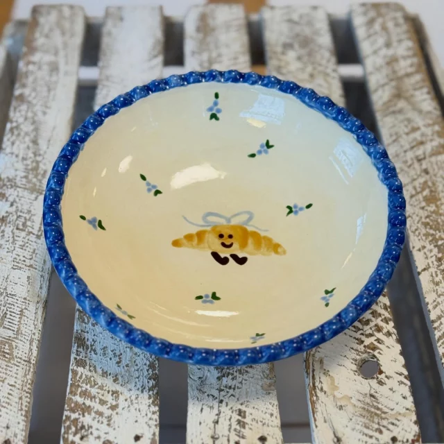 Oh là là… das Motiv ist ja so süß und sooo toll umgesetzt. Lieben wir! #diemalbucht #keramik #keramikbemalen #hamburg #inspiration