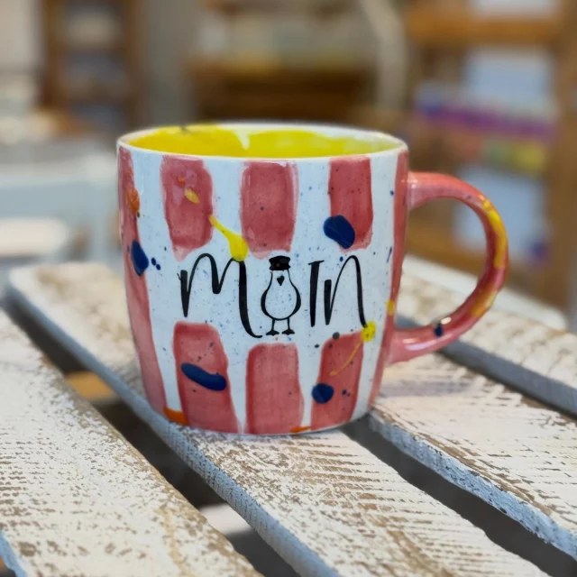 Moin- habt einen bunten und fröhlichen Sonntag, ihr Lieben. Der Becher… hübsch gemacht, oder? Das kannst du auch. Auf deine ganz besondere, individuelle Art. Buche dir noch heute deinen Malslot in der Malbucht. Wir freuen uns auf dich! #diemalbucht #keramik #keramikbemalen #hamburg #inspiration