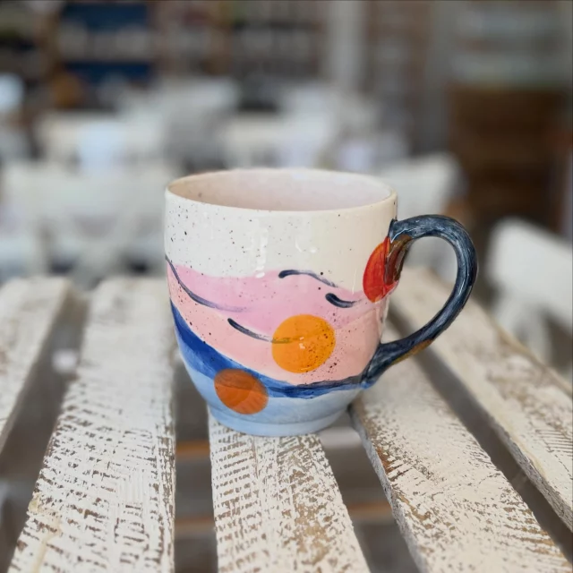 Ein tolles Zusammenspiel von Farben und Formen. Ganz hübsch geworden. Danke für die schöne Inspiration! #diemalbucht #keramik #keramikbemalen #hamburg #inspiration